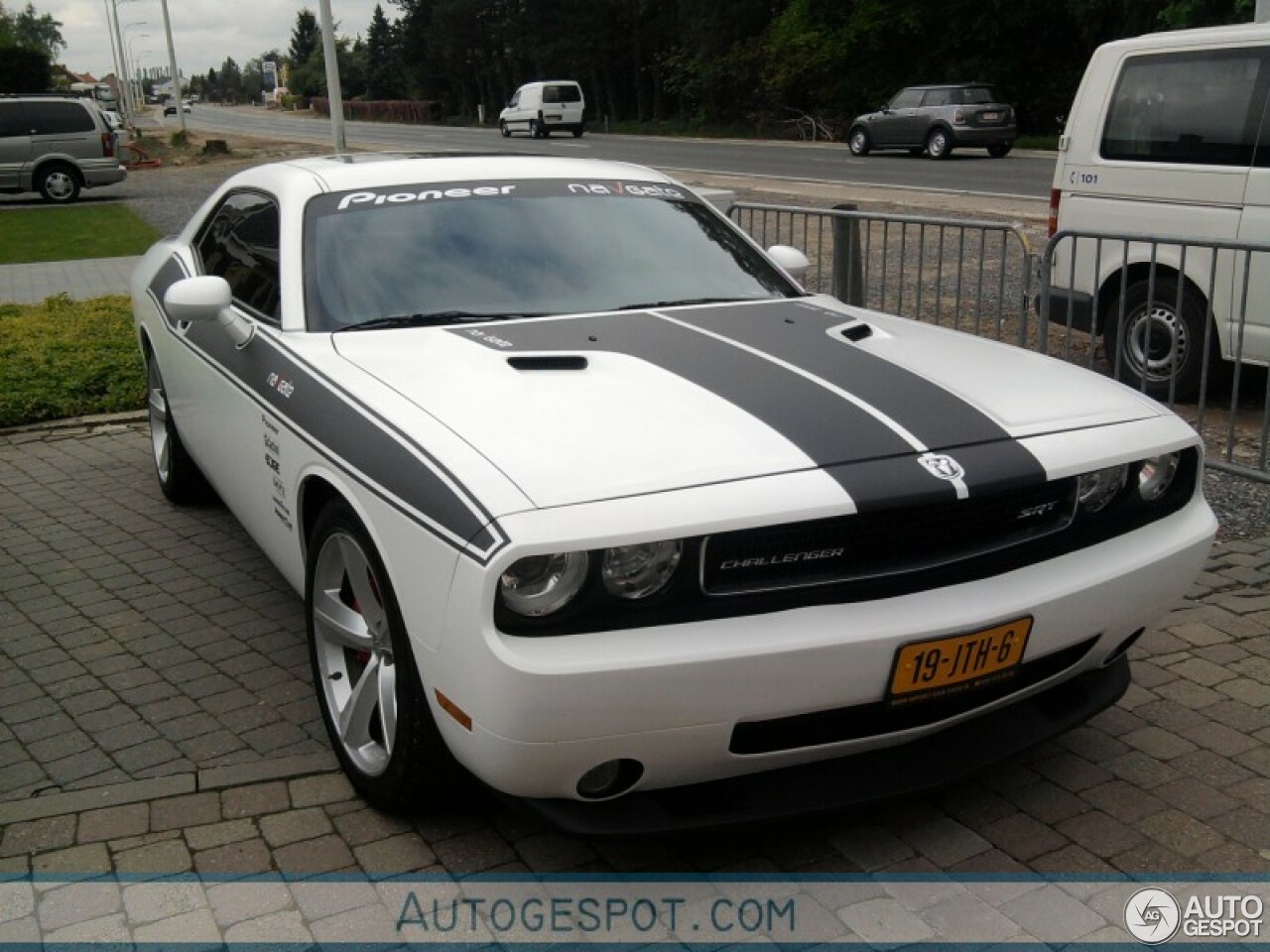 Dodge Challenger SRT-8