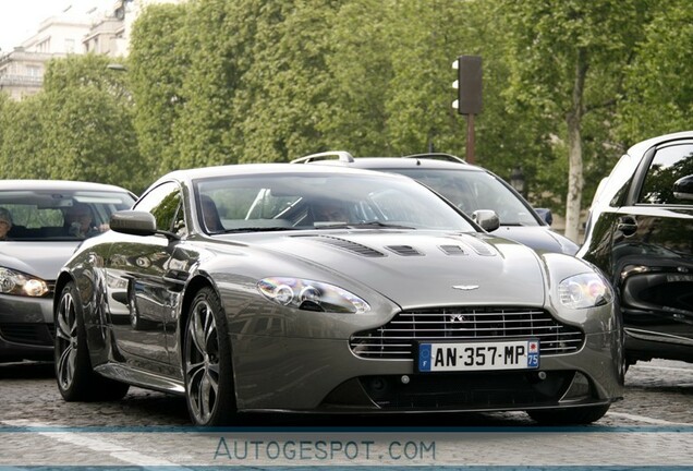 Aston Martin V12 Vantage