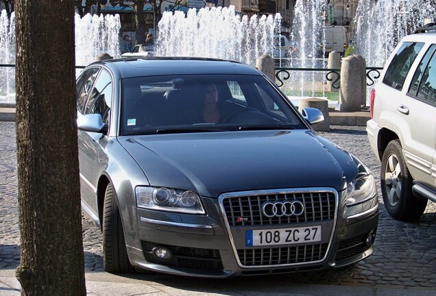 Audi S8 D3