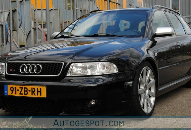 Audi RS4 Avant B5