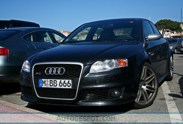 Audi RS4 Sedan