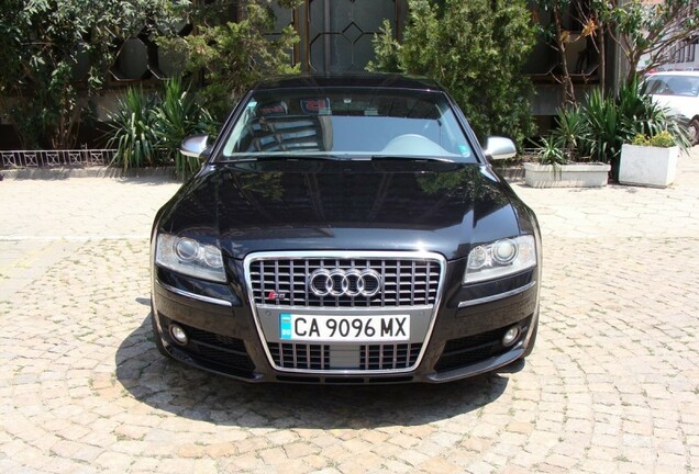 Audi S8 D3