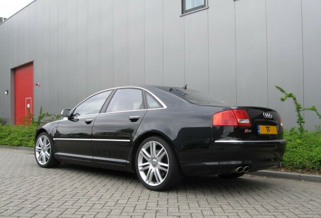 Audi S8 D3