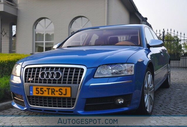 Audi S8 D3