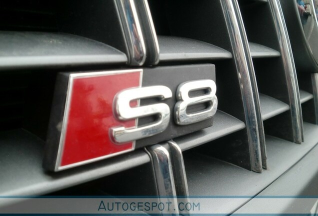 Audi S8 D3