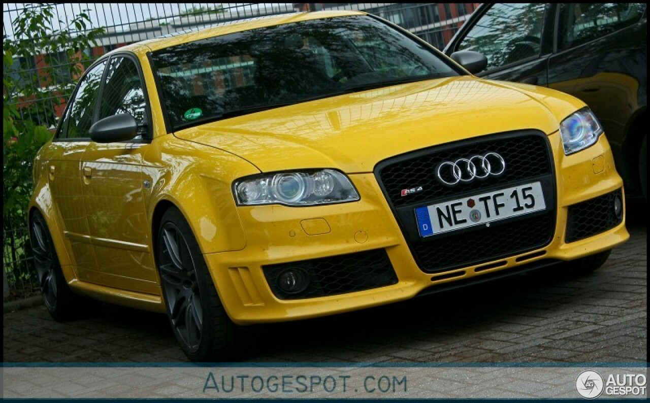 Audi RS4 Sedan