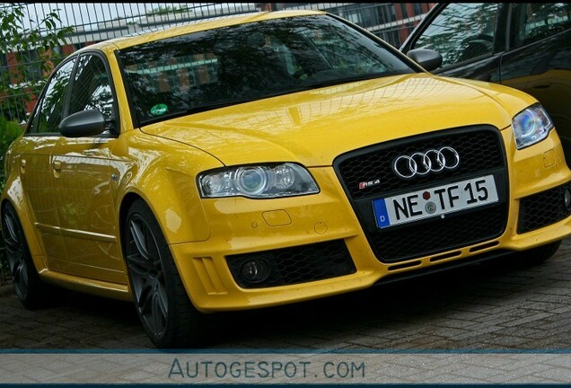 Audi RS4 Sedan