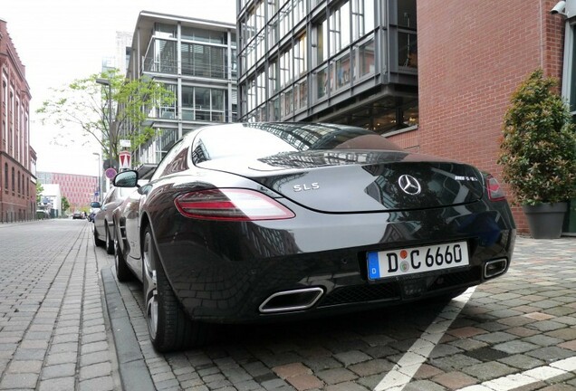 Mercedes-Benz SLS AMG