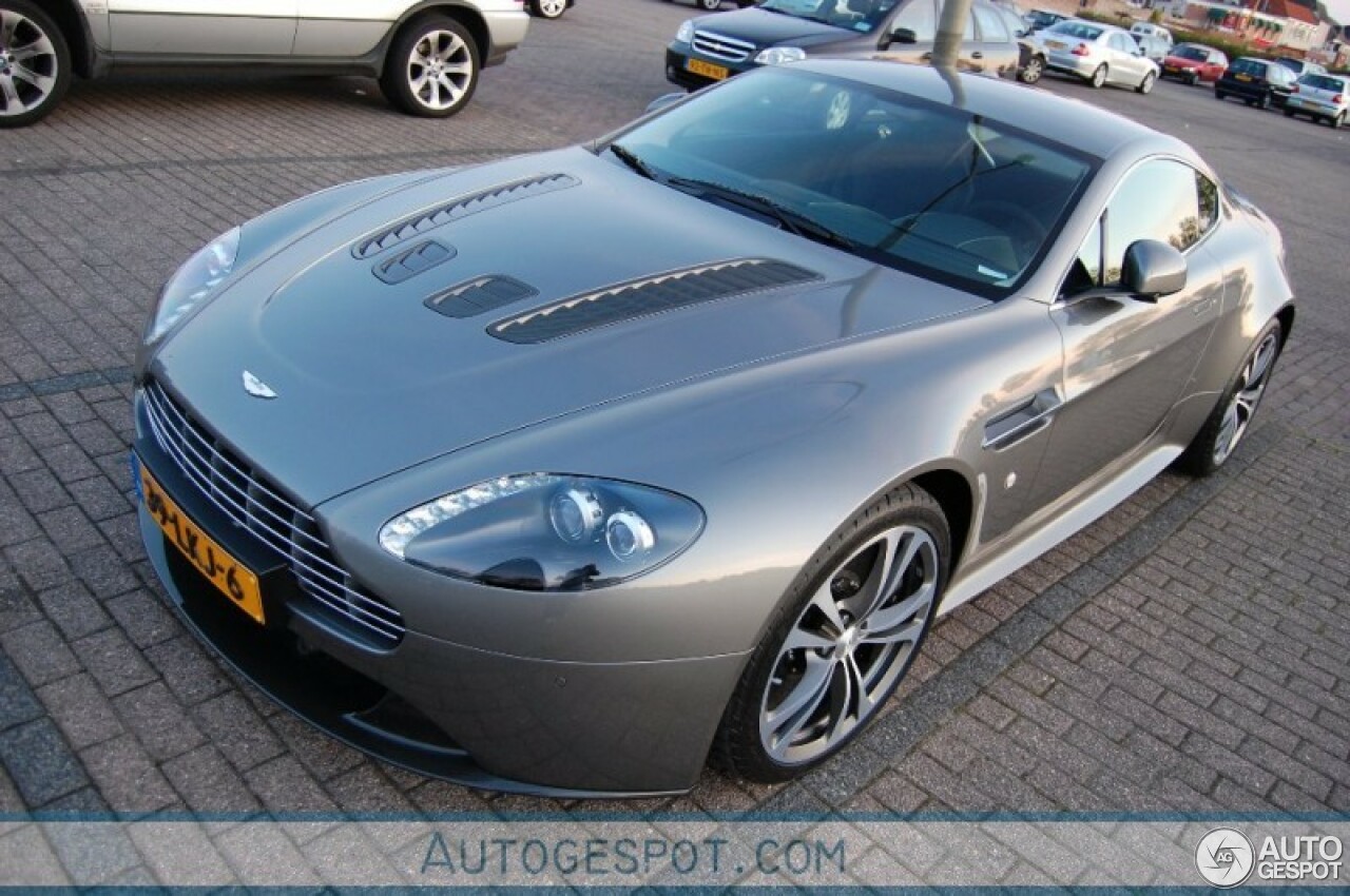 Aston Martin V12 Vantage