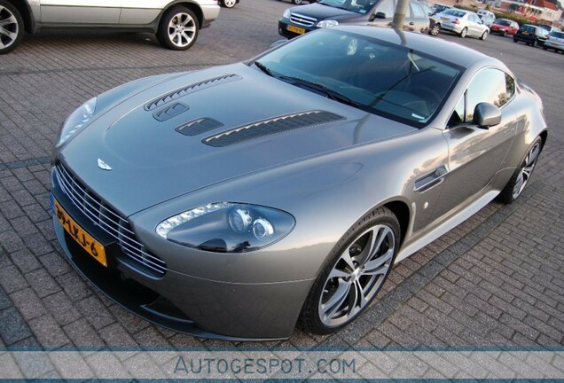 Aston Martin V12 Vantage