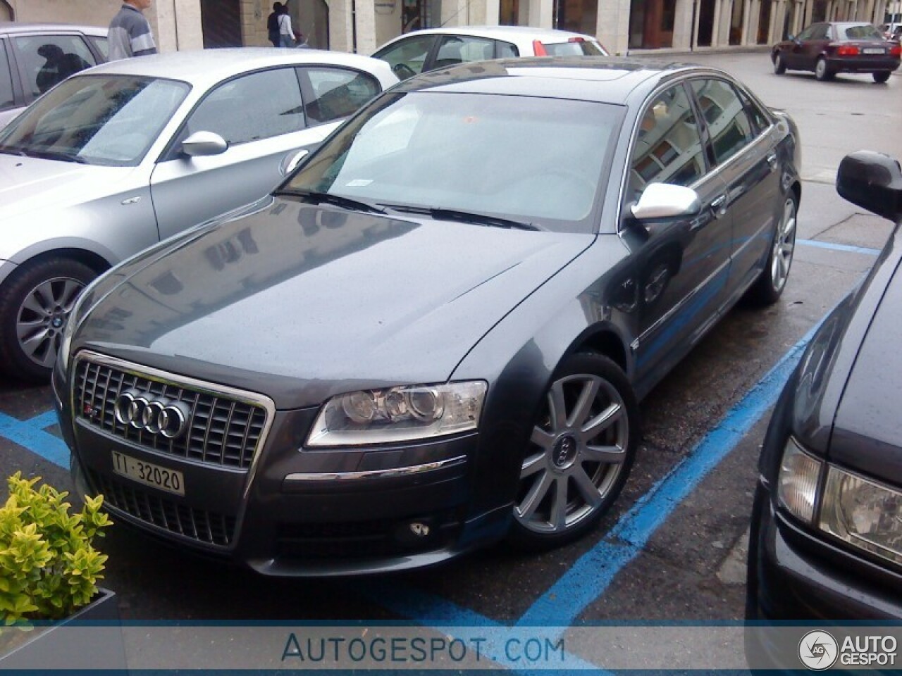 Audi S8 D3