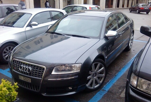 Audi S8 D3