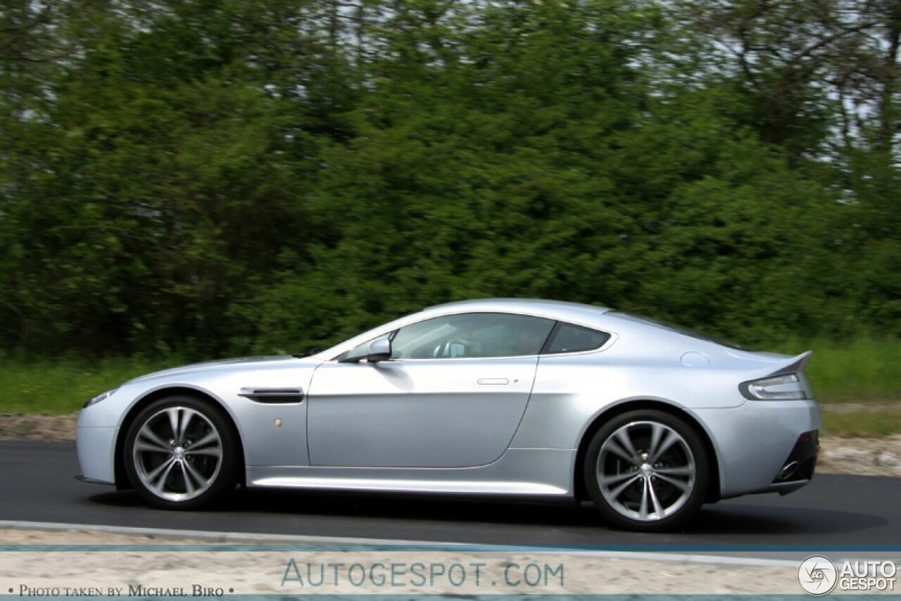 Aston Martin V12 Vantage