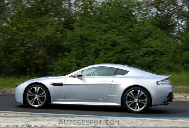 Aston Martin V12 Vantage