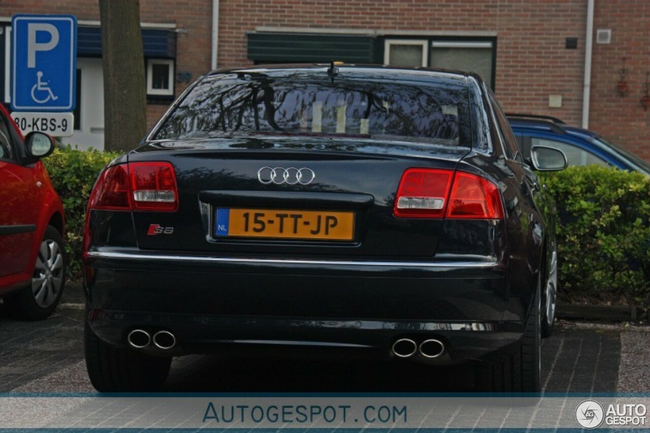 Audi S8 D3