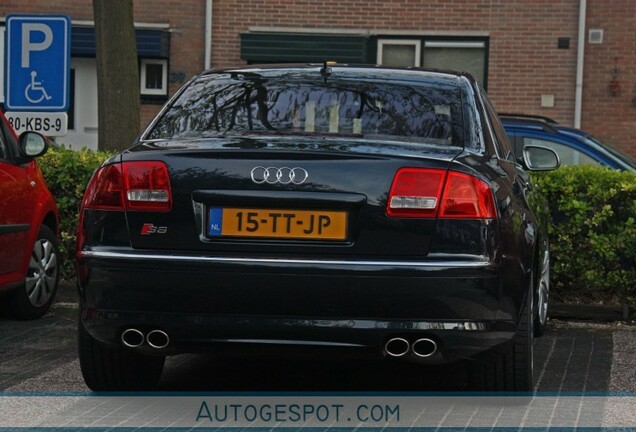 Audi S8 D3