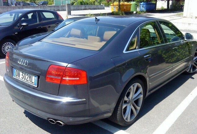 Audi S8 D3