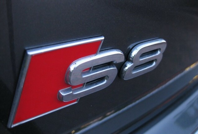 Audi S8 D3