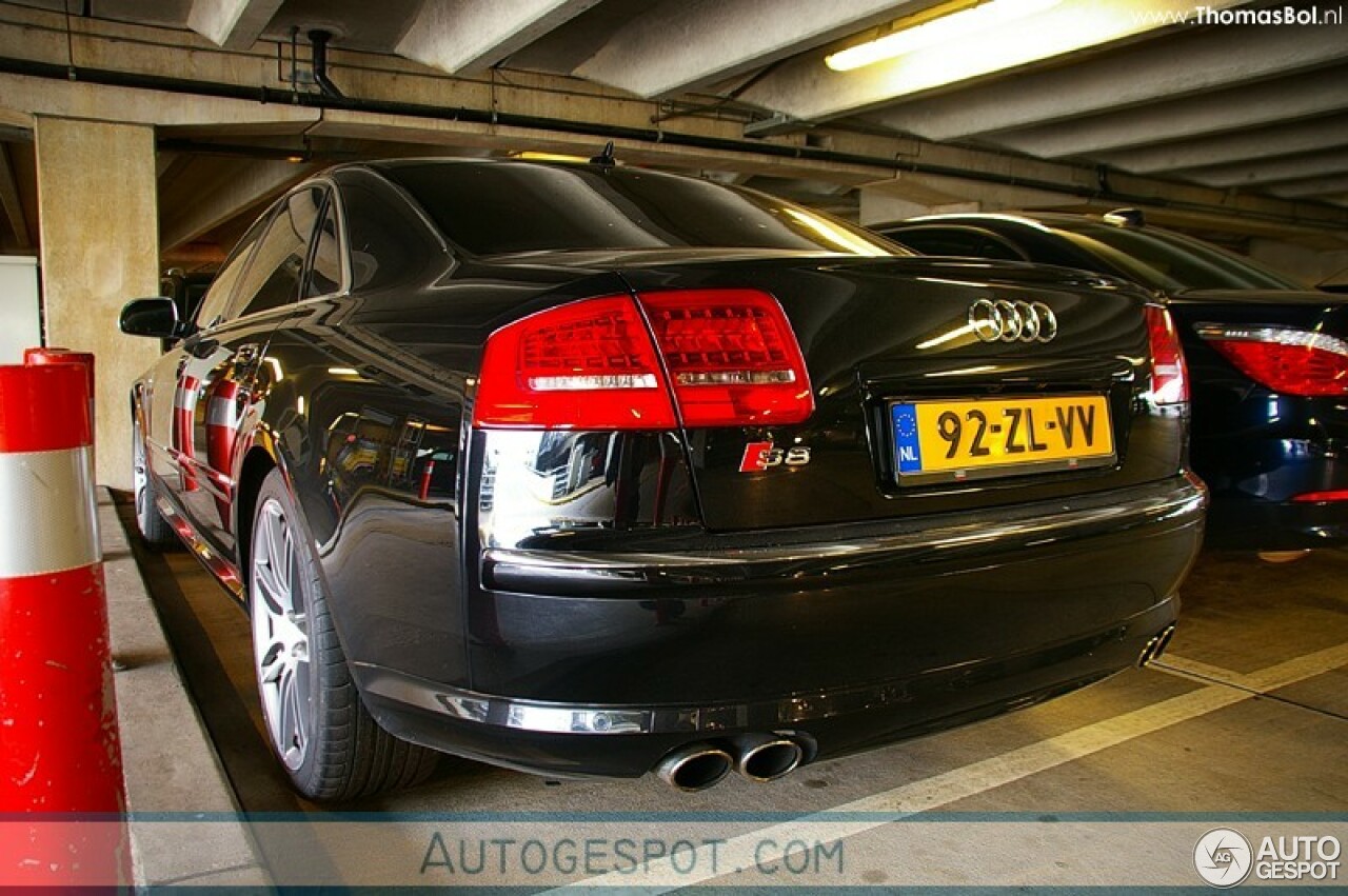 Audi S8 D3