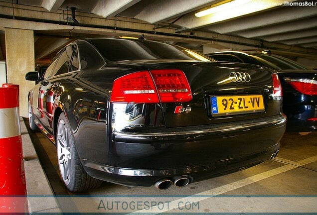 Audi S8 D3