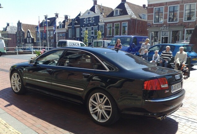 Audi S8 D3