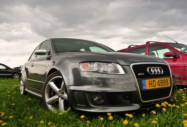 Audi RS4 Sedan