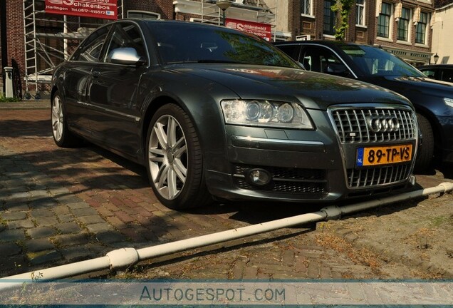 Audi S8 D3