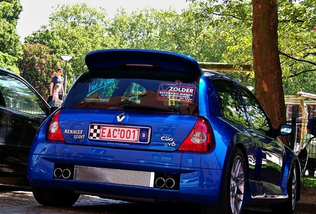 Renault Clio V6