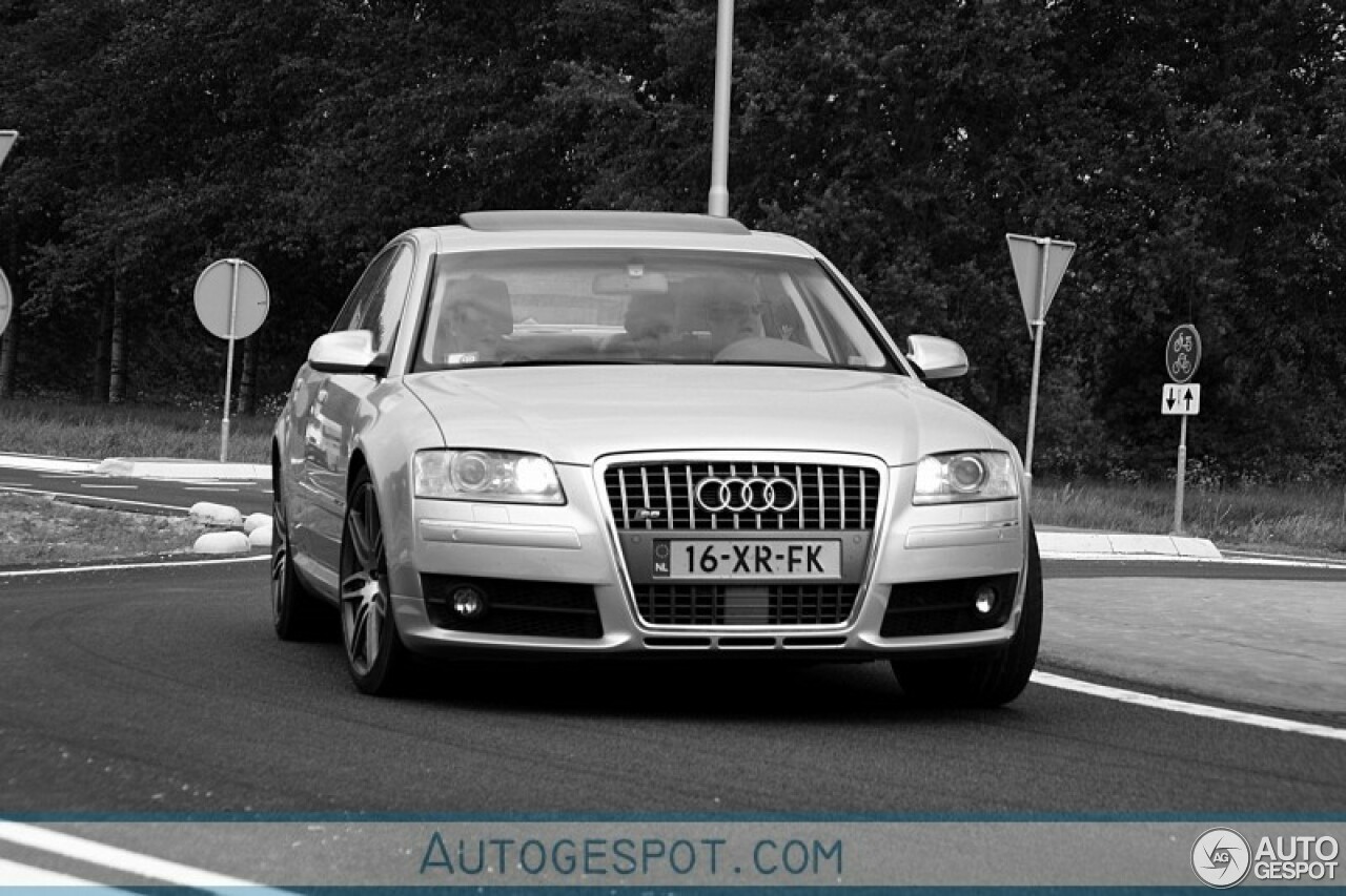 Audi S8 D3