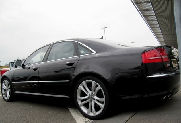 Audi S8 D3