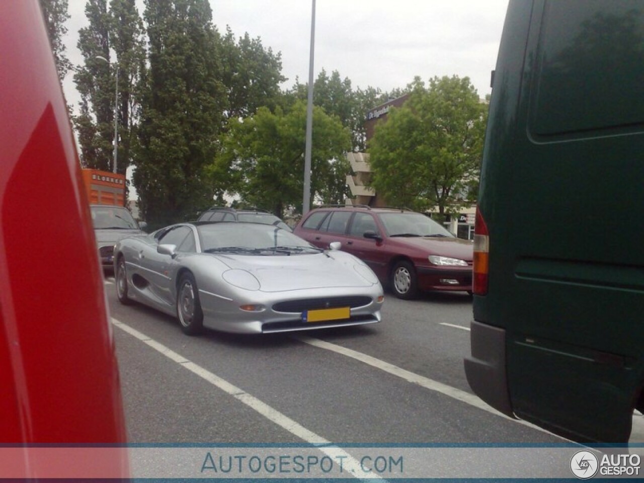 Jaguar XJ220