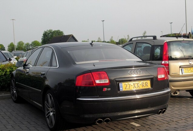 Audi S8 D3