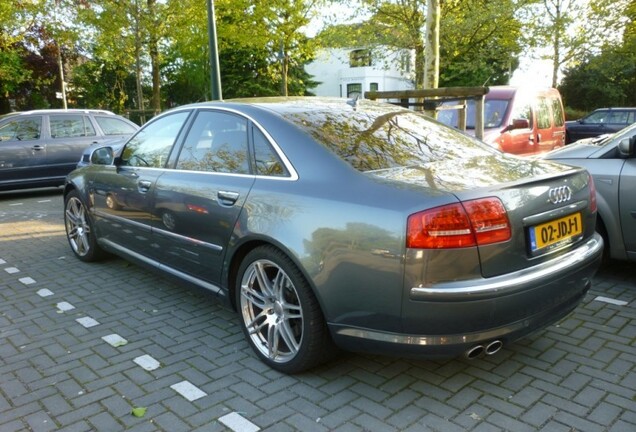 Audi S8 D3