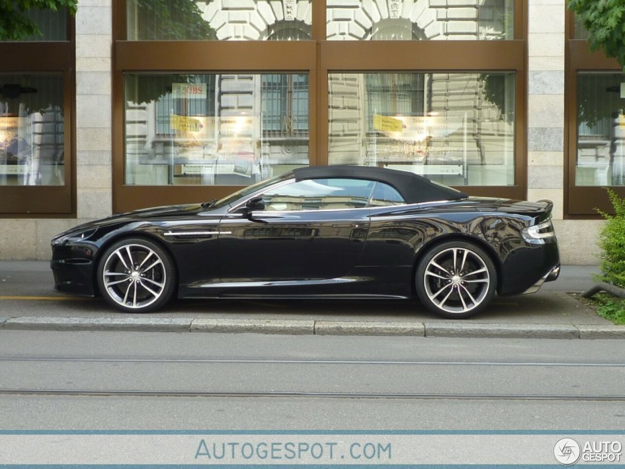 Aston Martin DBS Volante