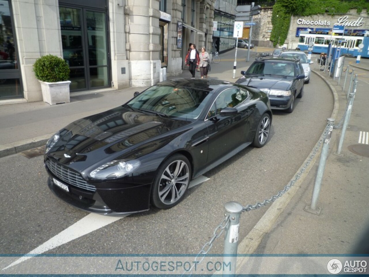 Aston Martin V12 Vantage