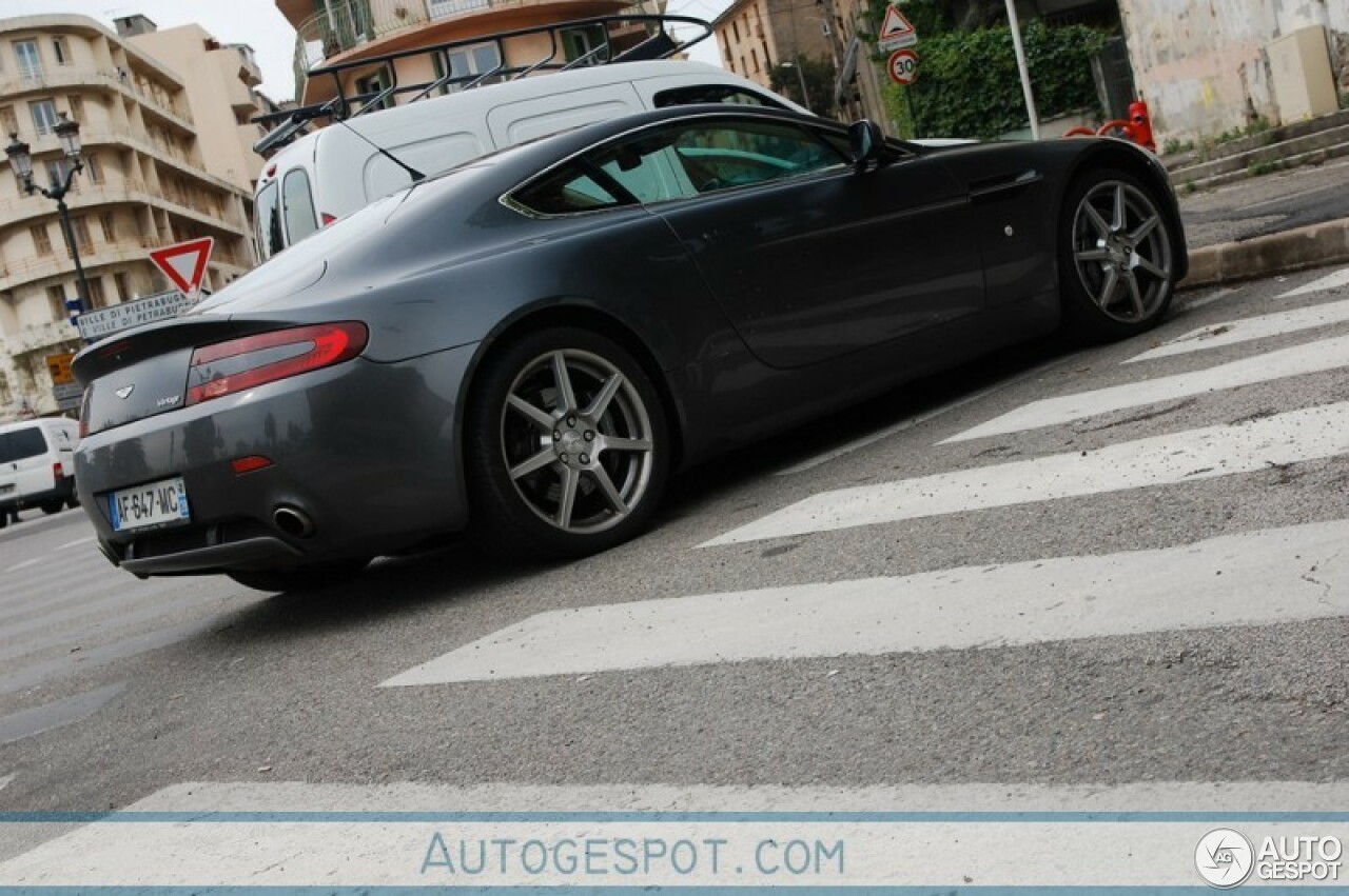 Aston Martin V8 Vantage