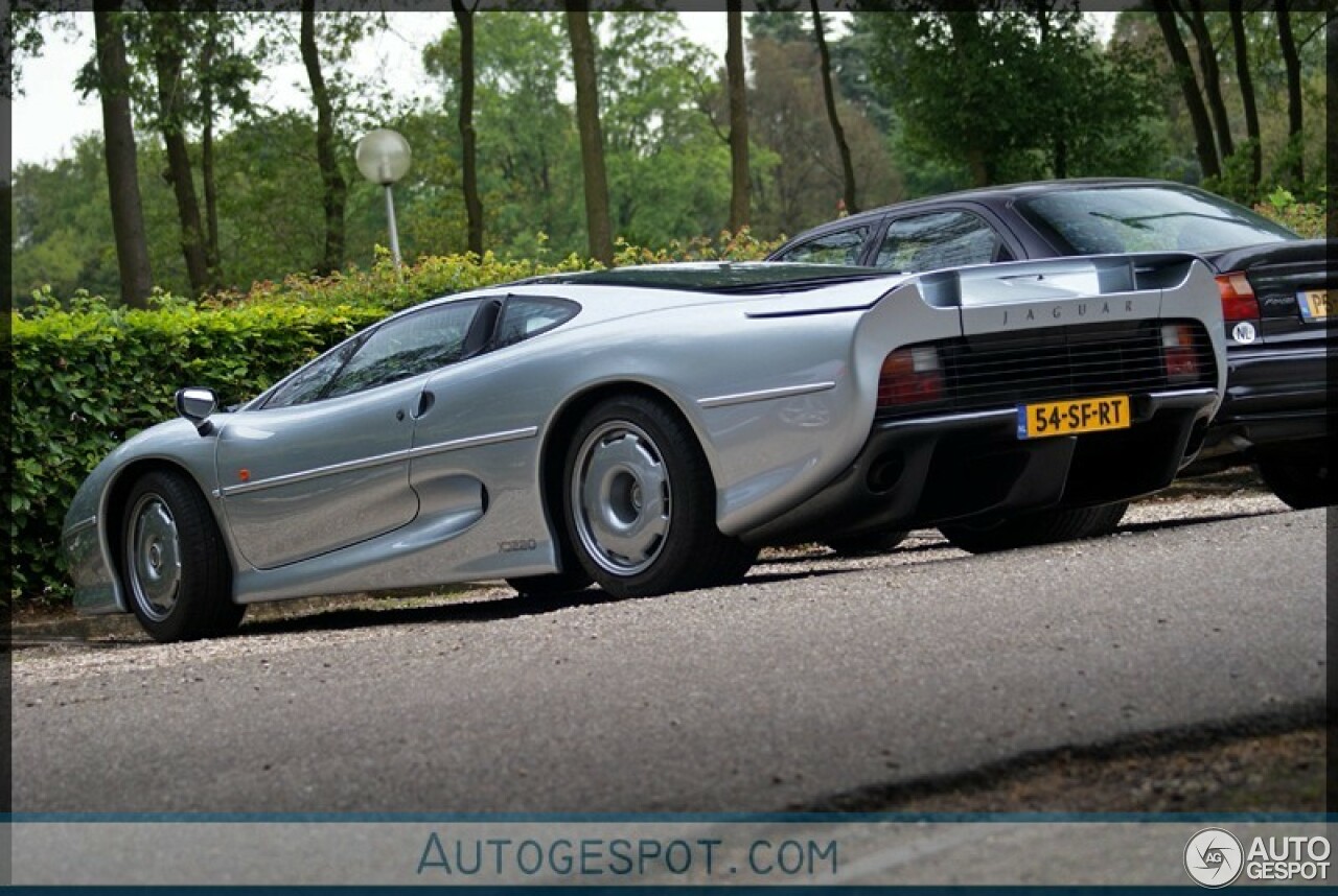 Jaguar XJ220