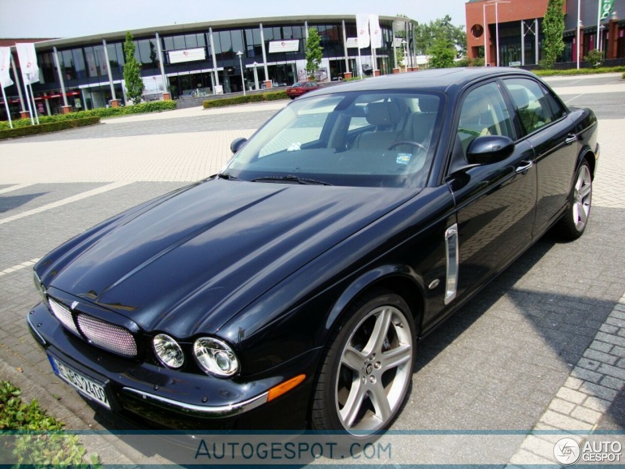 Jaguar XJR Portfolio