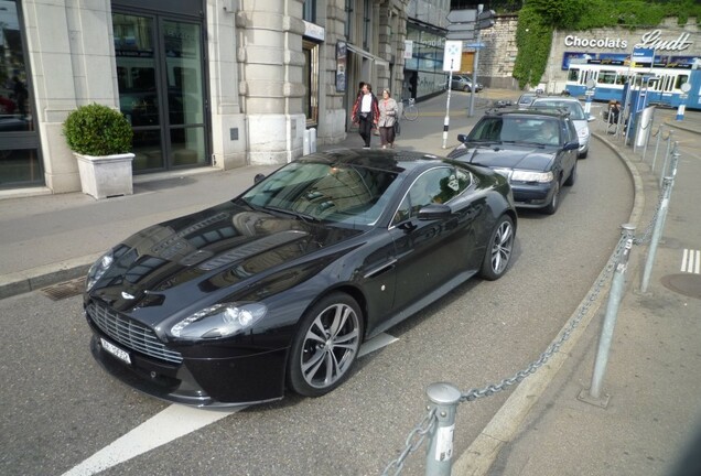 Aston Martin V12 Vantage