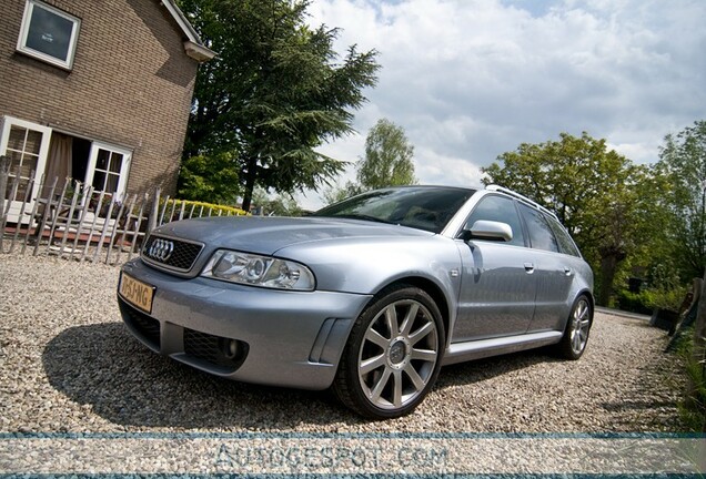 Audi RS4 Avant B5