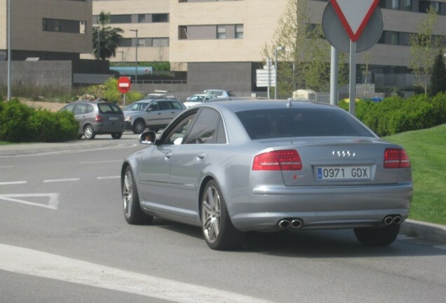 Audi S8 D3