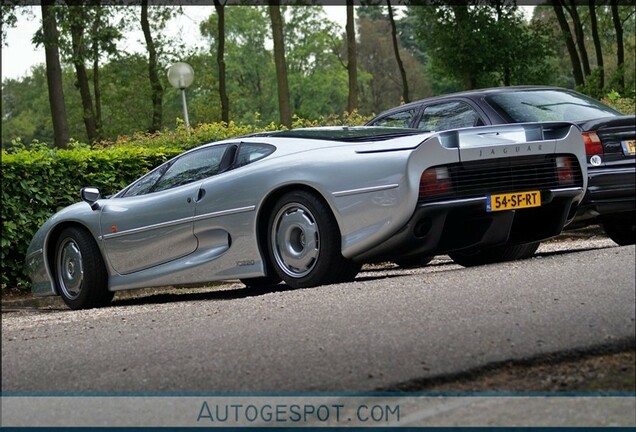 Jaguar XJ220