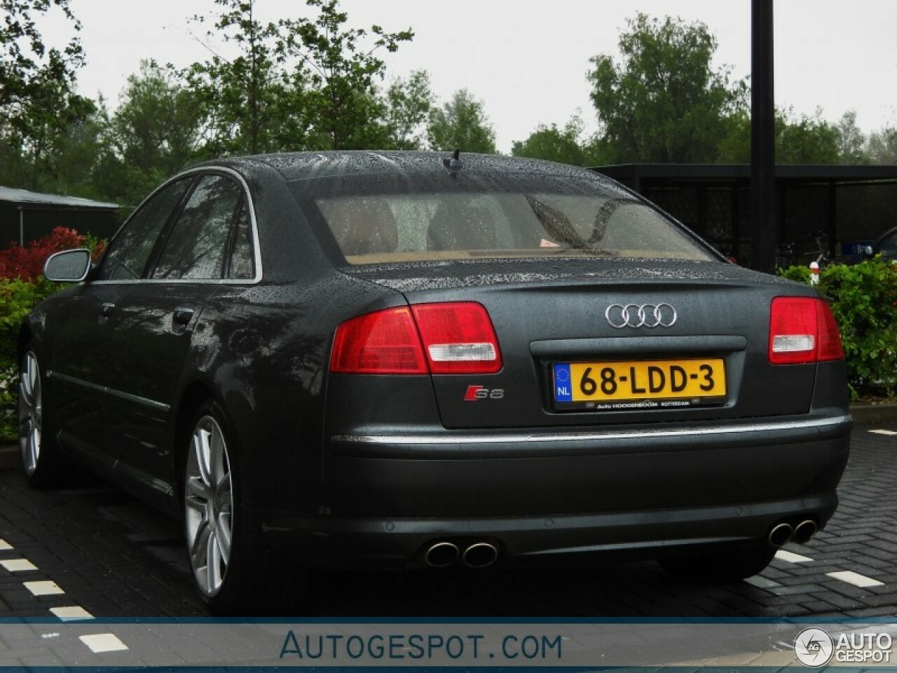 Audi S8 D3