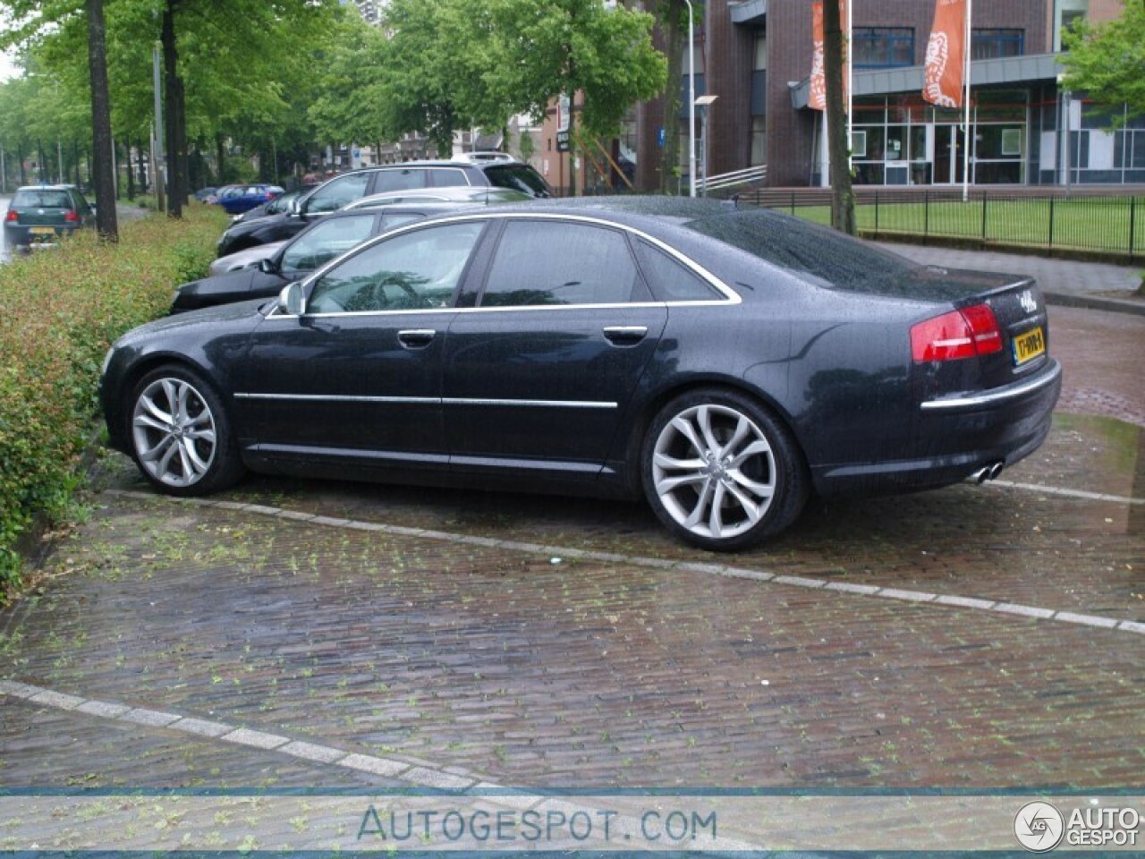 Audi S8 D3