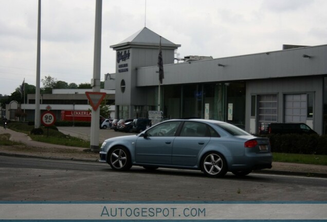 Audi RS4 Sedan