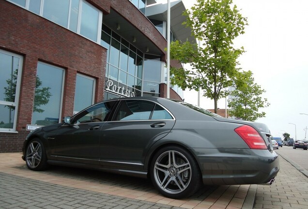 Mercedes-Benz S 65 AMG V221 2010