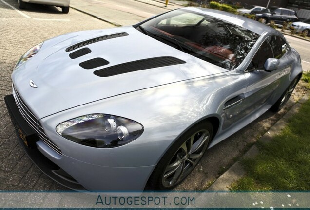 Aston Martin V12 Vantage