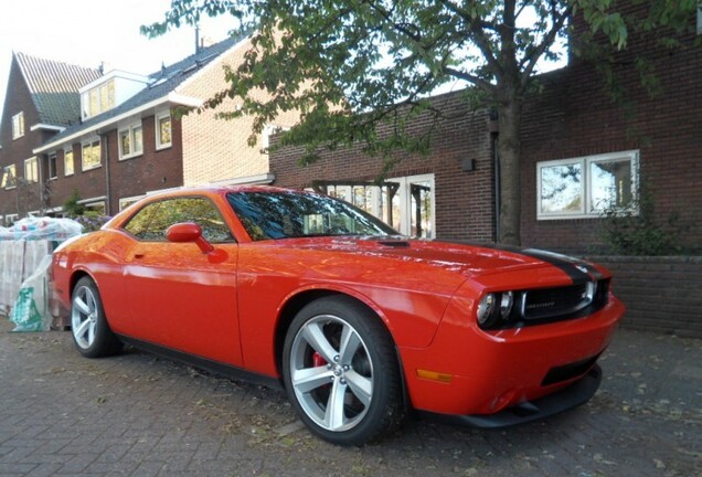 Dodge Challenger SRT-8