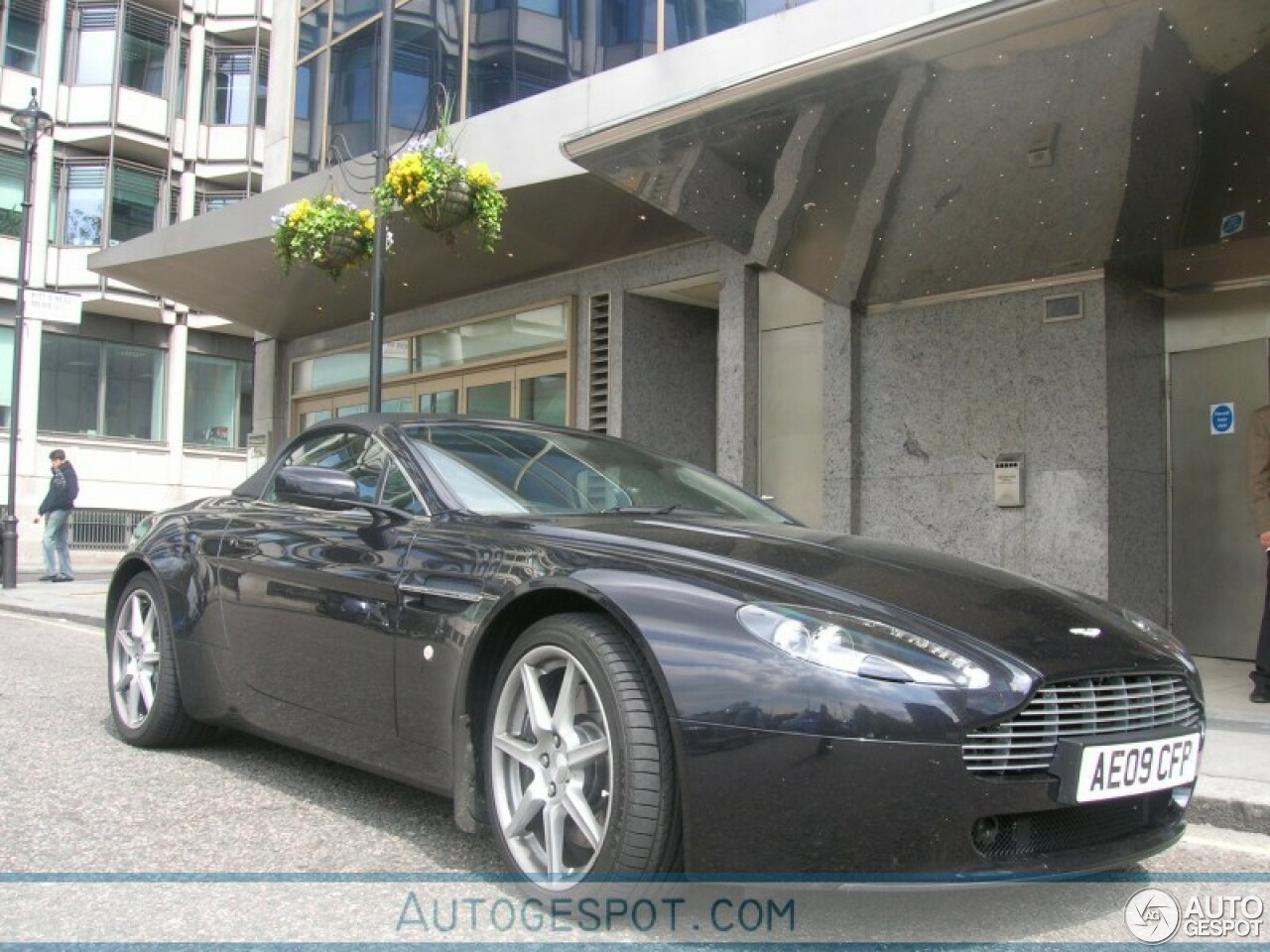 Aston Martin V8 Vantage Roadster