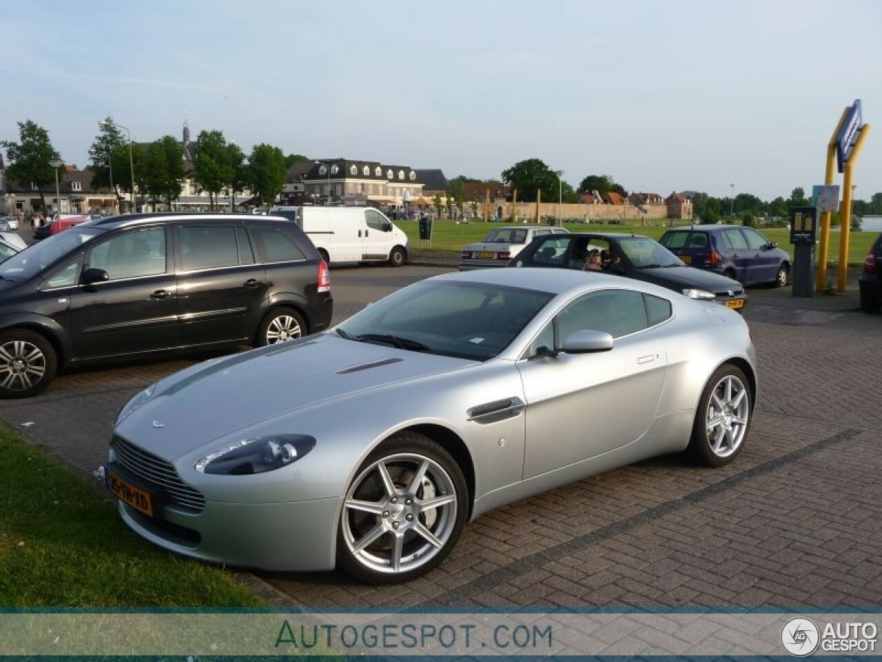 Aston Martin V8 Vantage